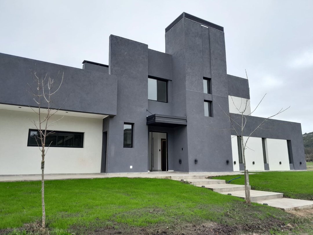 CASA 6 AMBIENTES A ESTRENAR, BARRIO LOS ESTRIBOS