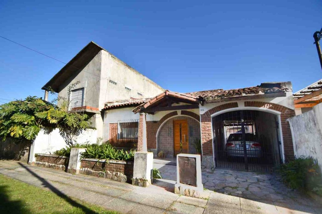 VENTA CASA LOTE PROPIO 642 M² CASTELAR RECICLAR.