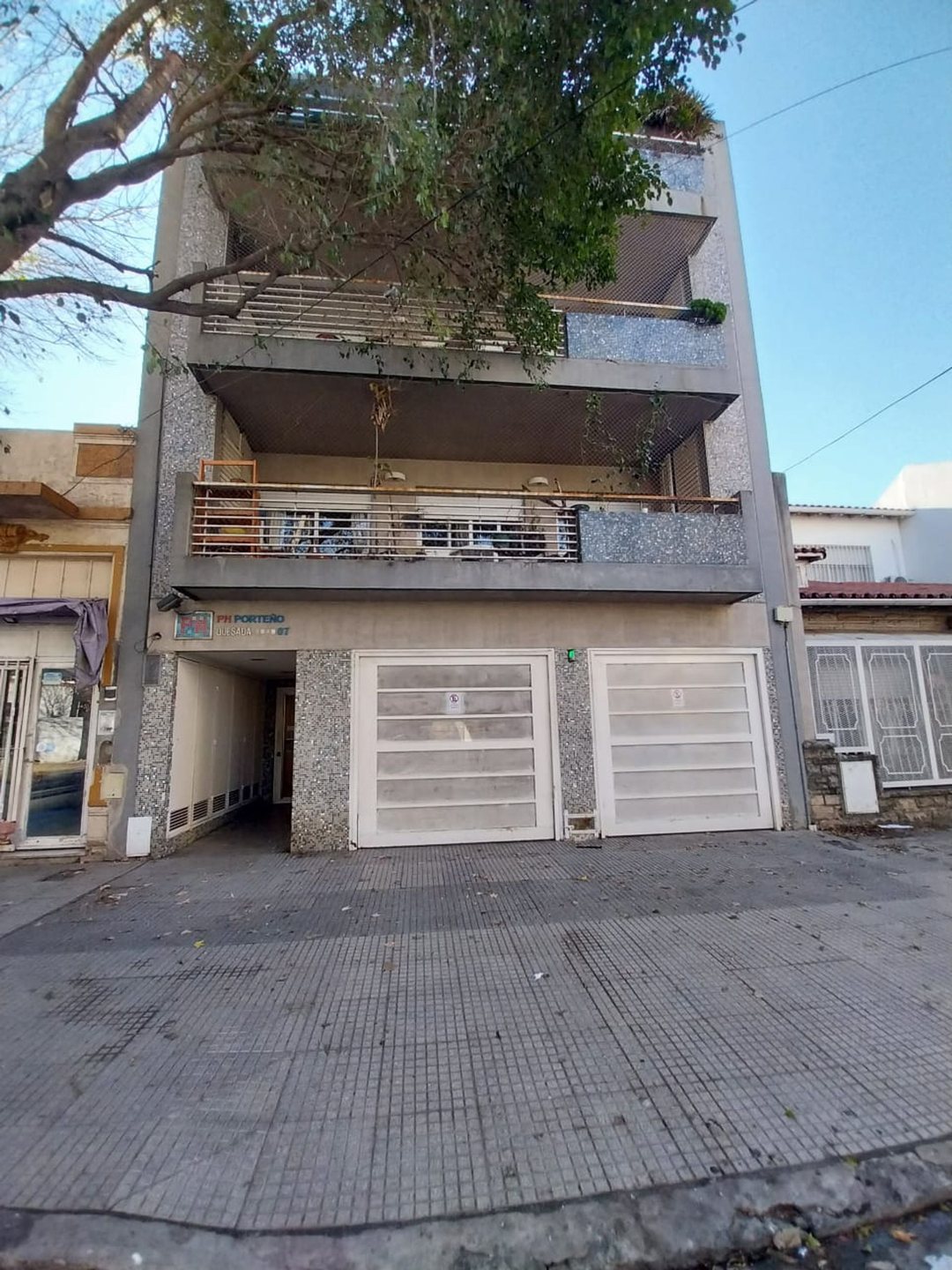 COCHERA CUBIERTA EN VILLA URQUIZA