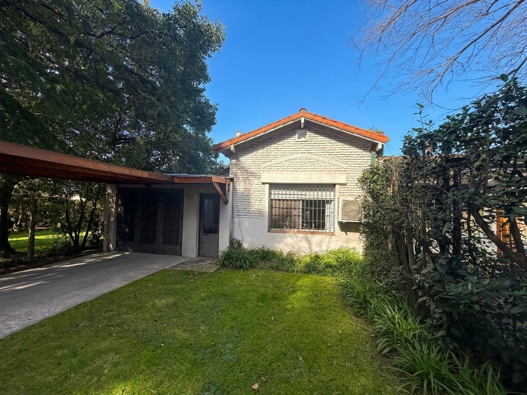 VENTA CASA 5 AMB BELLA VISTA EXCELENTE UBICACION