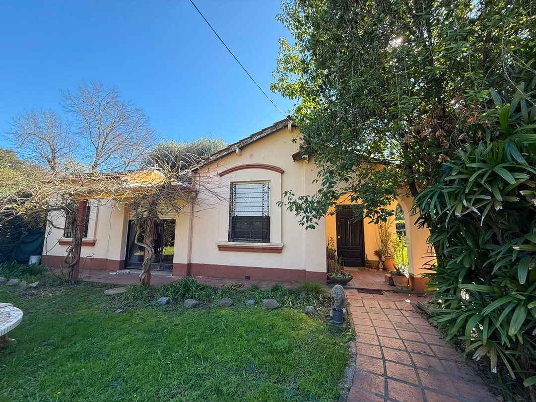 VENTA CASA 4 AMB PILETA/QUINCHO ROBLES DEL MONARCA
