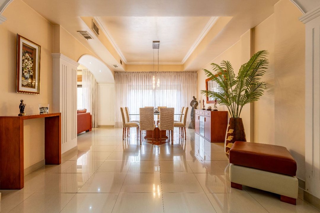 CASA 5 AMB EN VENTA CON JARDÍN QUINCHO Y COCHERA