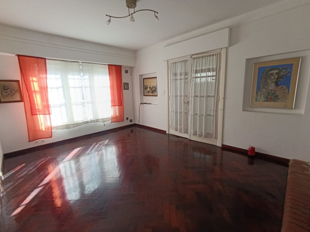 VENTA CASA 3 AMB. + DEPENDENCIA  HURLINGHAM AP CRE