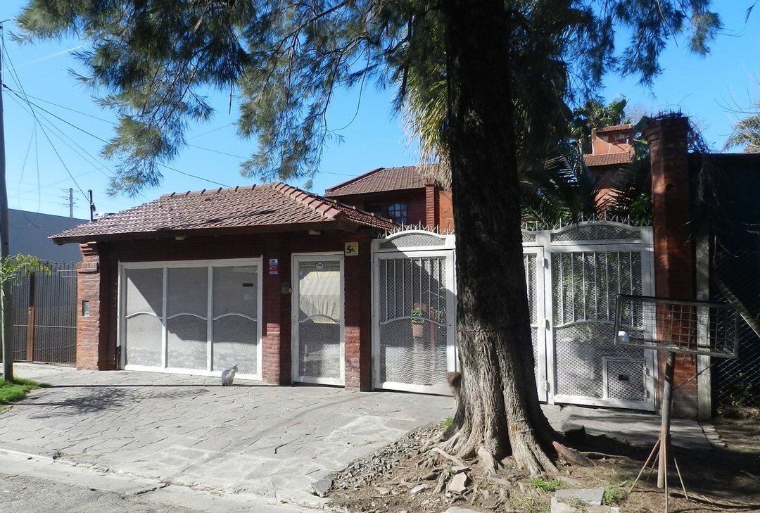 VENTA CASA 6 AMB. + DEPTO + QUINCHO EN HURLINGHAM
