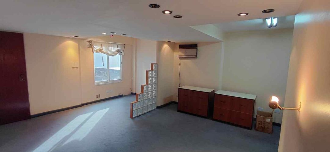 DEPARTAMENTO OFICINA CONSULTORIO CON KITCHINET