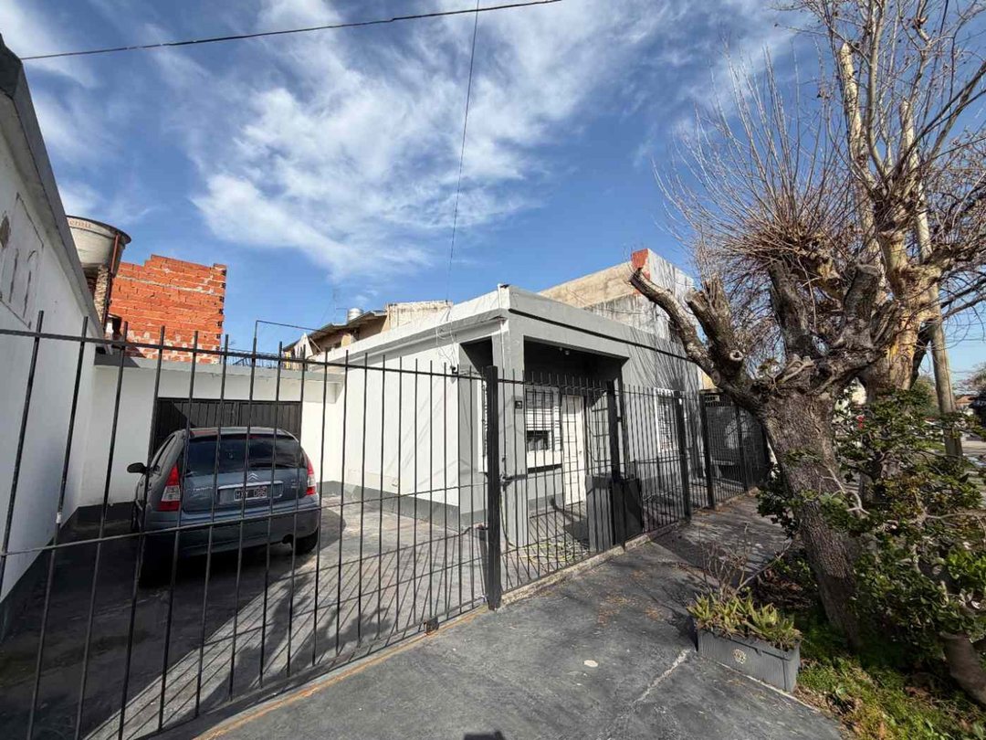 PH VENTA EN CASTELAR 3 AMBIENTES CON PATIO