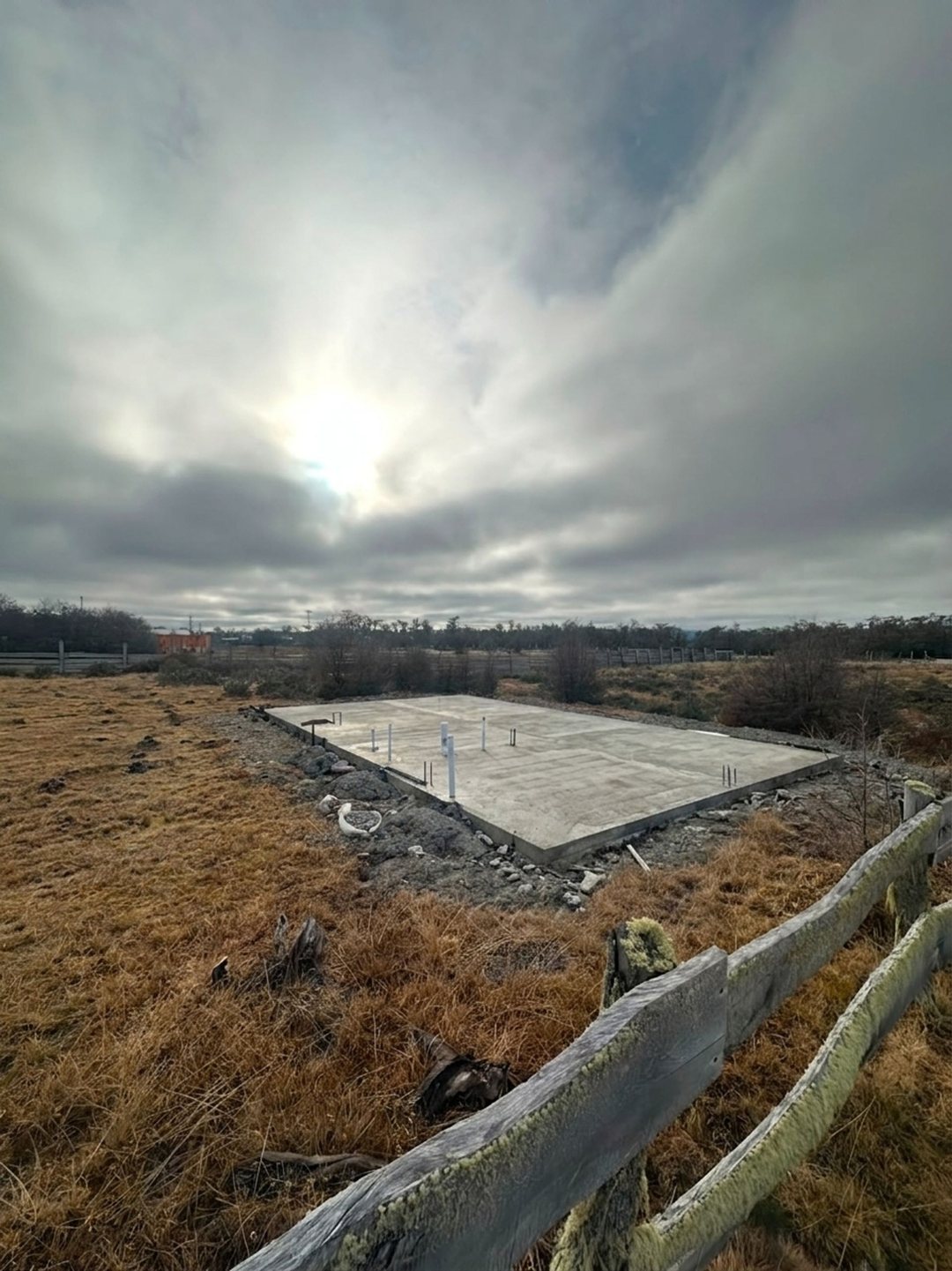 Lote de 595 m² CON PLATEA CONSTRUIDA 70 m2