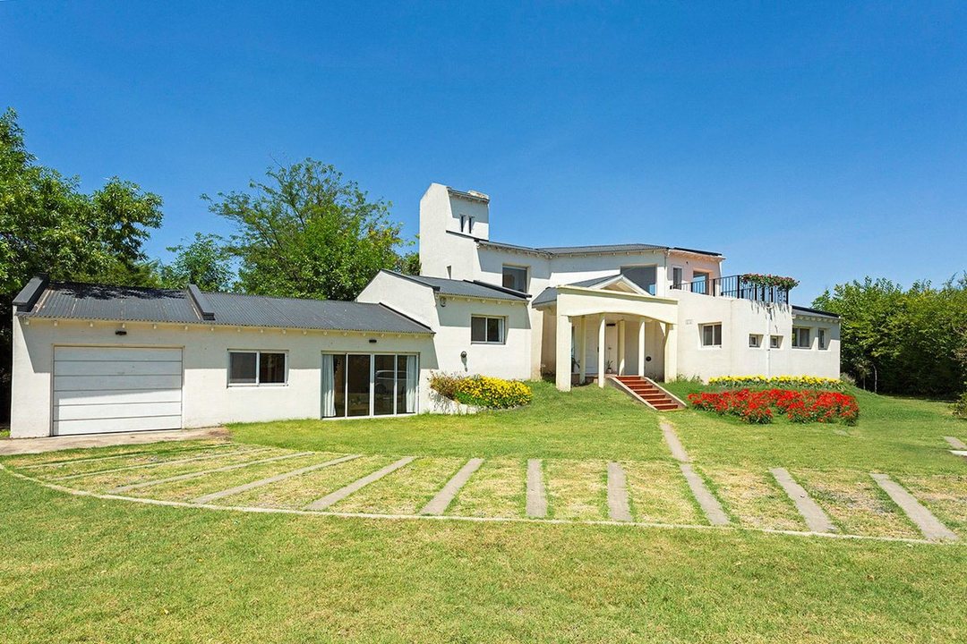 ALQUILER ANUAL - CASA QUINTA - AMUEBLADA