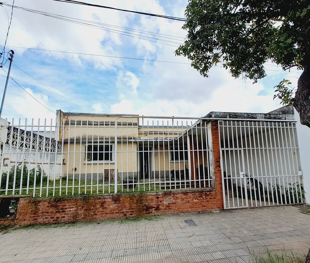 VENTA CASA 3 DORM  ALTO ALBERDI ACEPTA PERMUTA