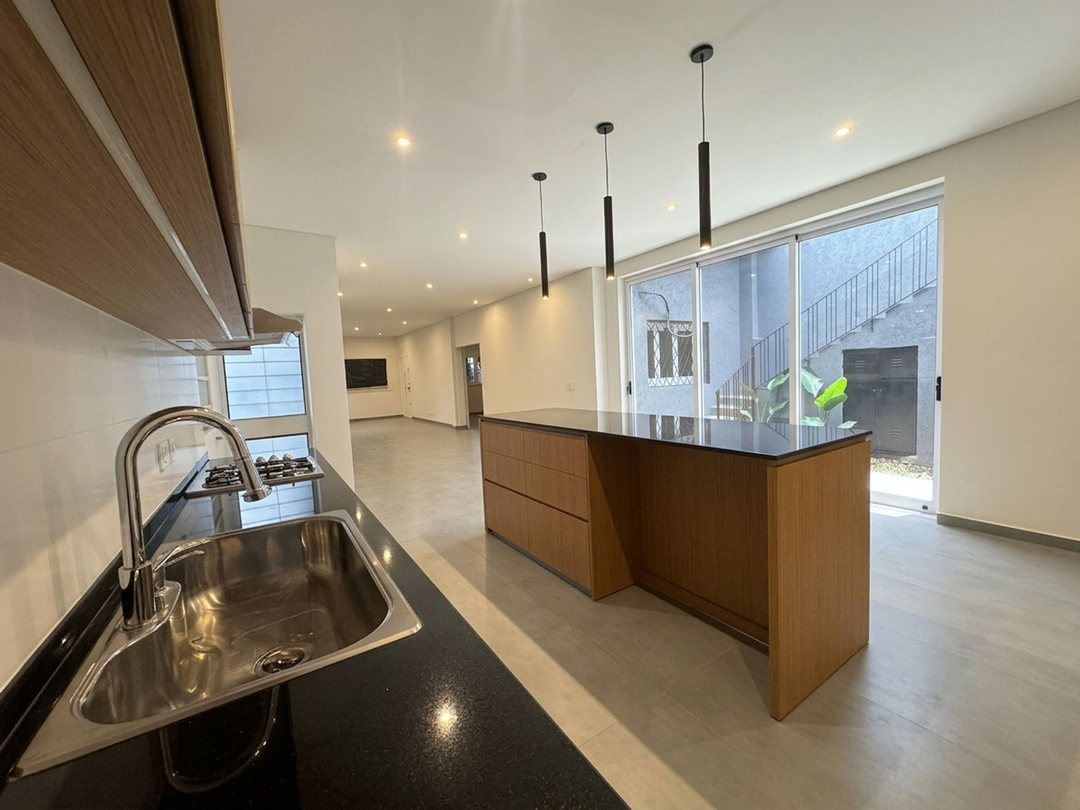 CASA EN VENTA CASTELAR NORTE PERMUTA Y FINANCIA