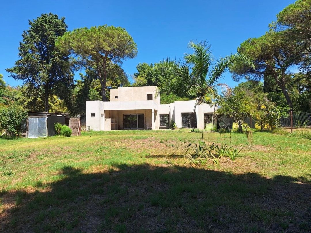 CASA 5 AMB VENTA A TERMINAR EL CAZADOR ESCOBAR