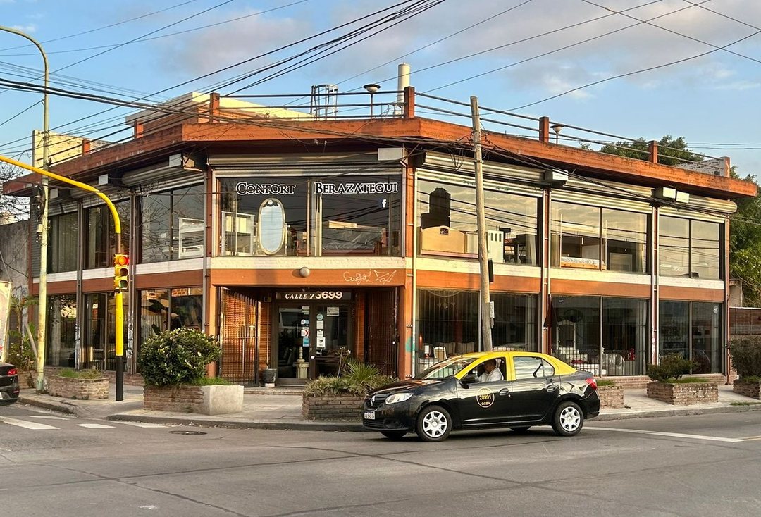 VENTA EXCELENTE LOCAL COMERCIAL EN BERAZATEGUI