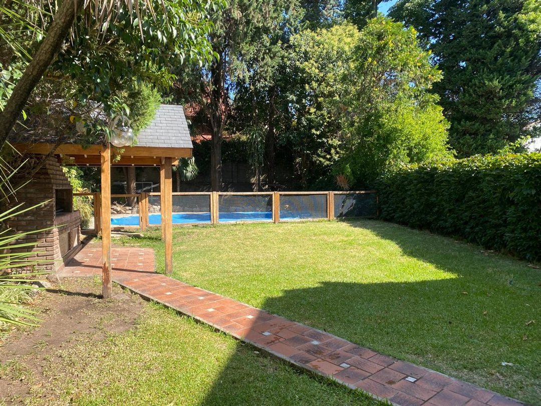 Venta Casa FLORIDA 5 amb+dep Lote 360 m2 Piscina