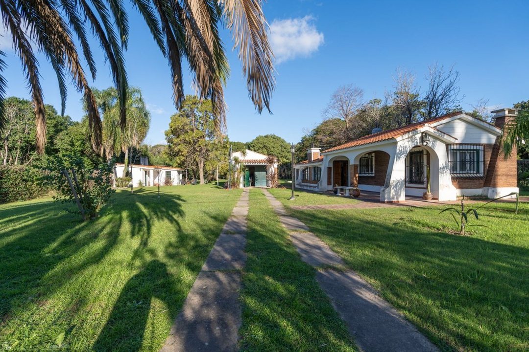 CASA QUINTA EN VENTA 3 DORMITORIOS  LA RIBERA