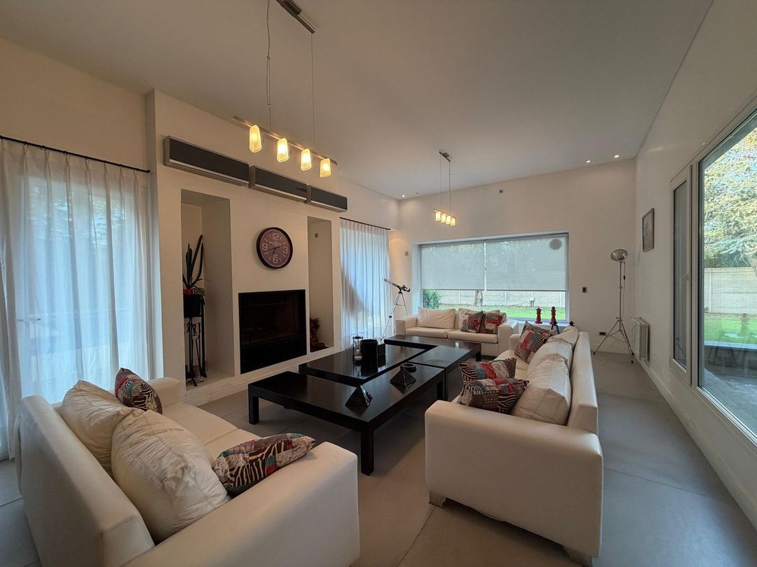 VENTA CASA 10 AMBIENTES ALTOS DEL PILAR