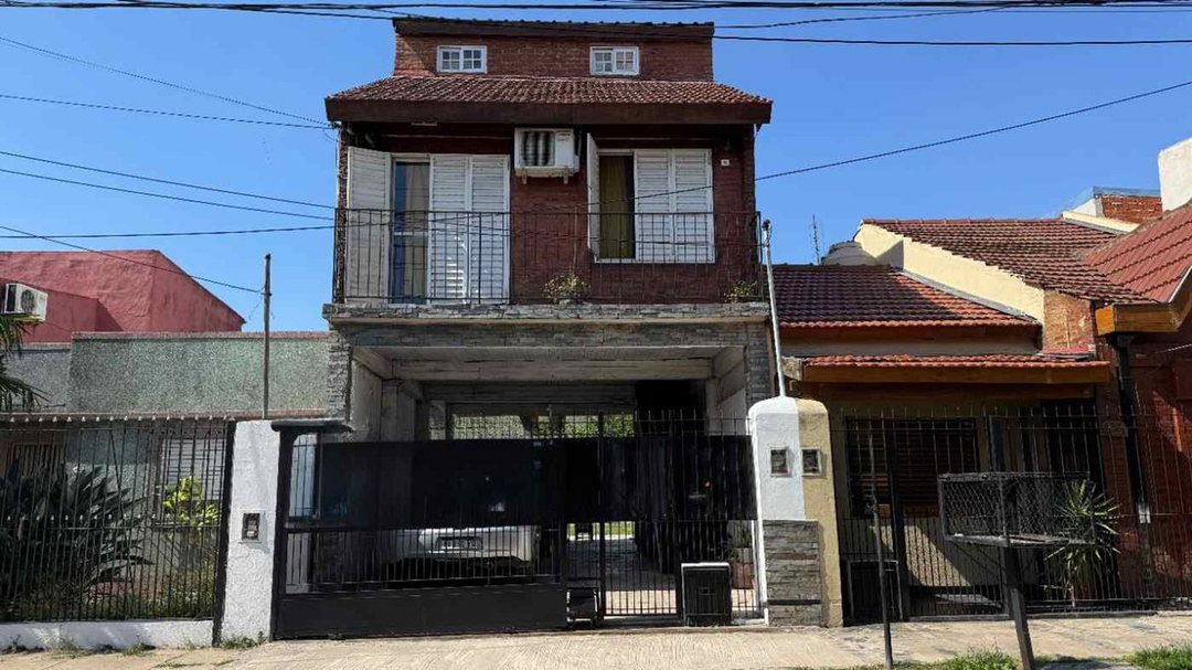 VENTA PH 2 PISOS 3 AMBIENTES Centro de José C. Paz