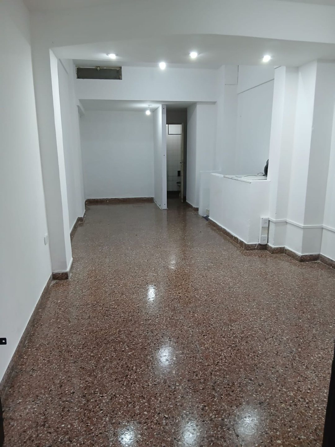 Local en alquiler en la plata con deposito