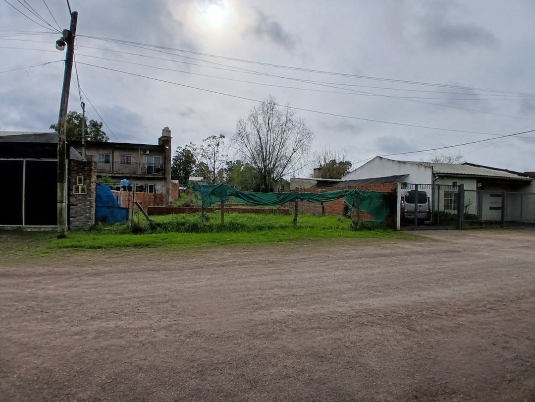 LOTE EN LA REJA