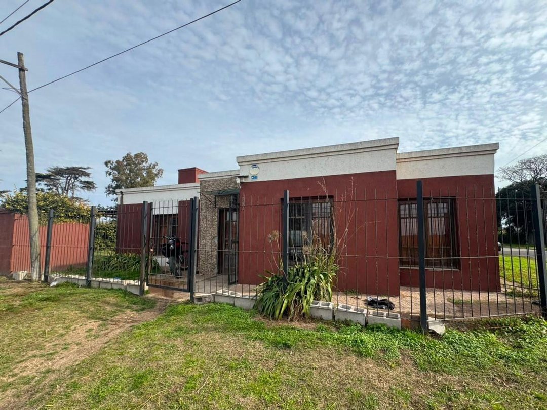 CASA EN VENTA EN PERGAMINO CON PILETA