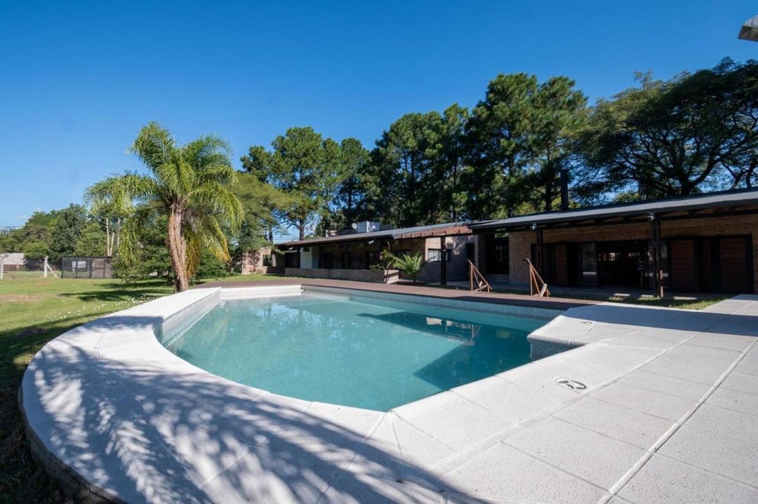 Increible casa con gran parque Villa California