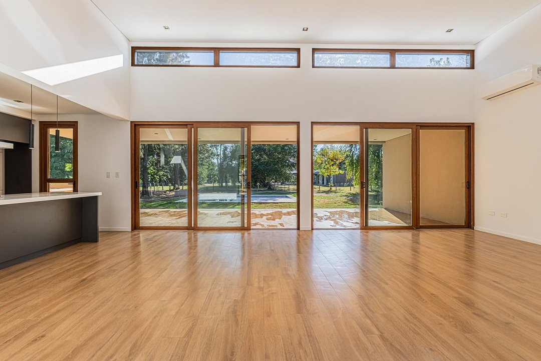 CASA EN VENTA EN UNA SOLA PLANTA 3 DORMIS Y PILETA