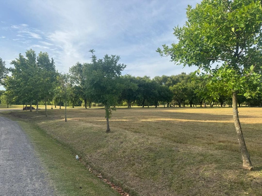 LOTE EN VENTA EN HARAS DEL SUR 1, FRENTE AL GOLF.
