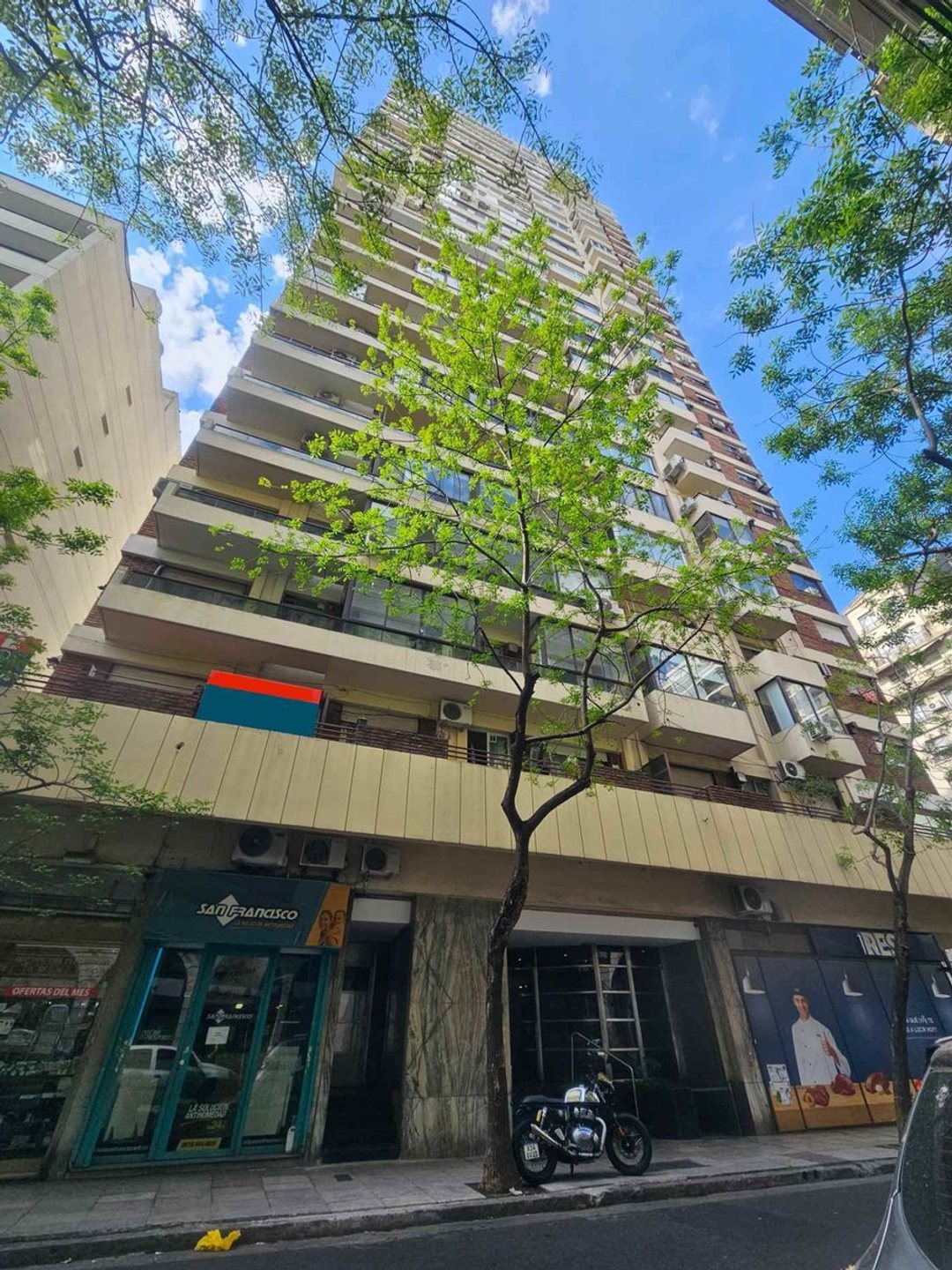VENTA COCHERA CUBIERTA EN RECOLETA