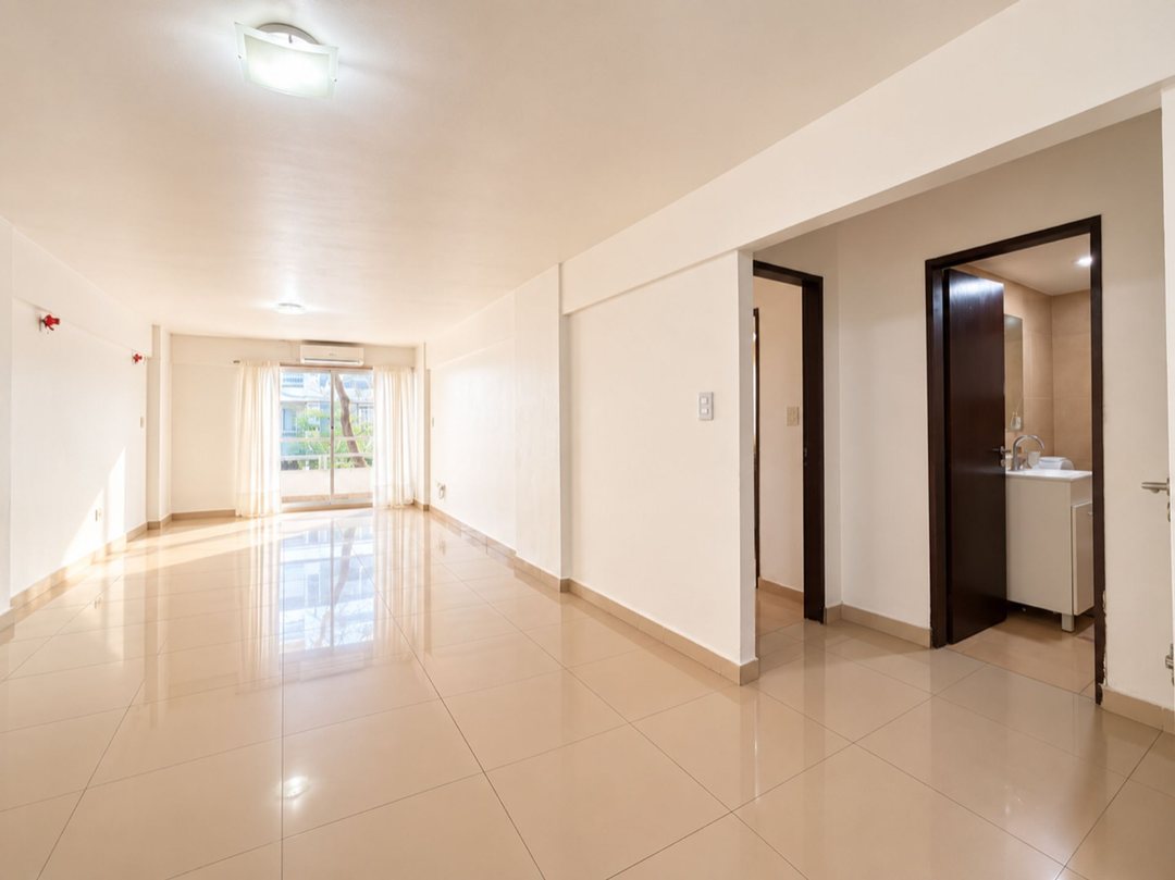 Venta departamento 2 ambientes al frente la perla