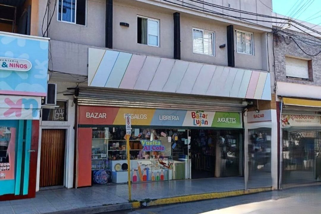 LOCAL EN LUJAN ZONA OESTE.