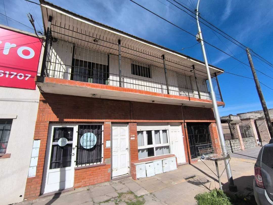Venta en Block 4 Departamentos y 2 Locales
