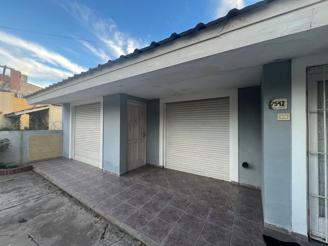 VENTA CASA DE 3 AMB. CON PARQUE APTO CREDITO