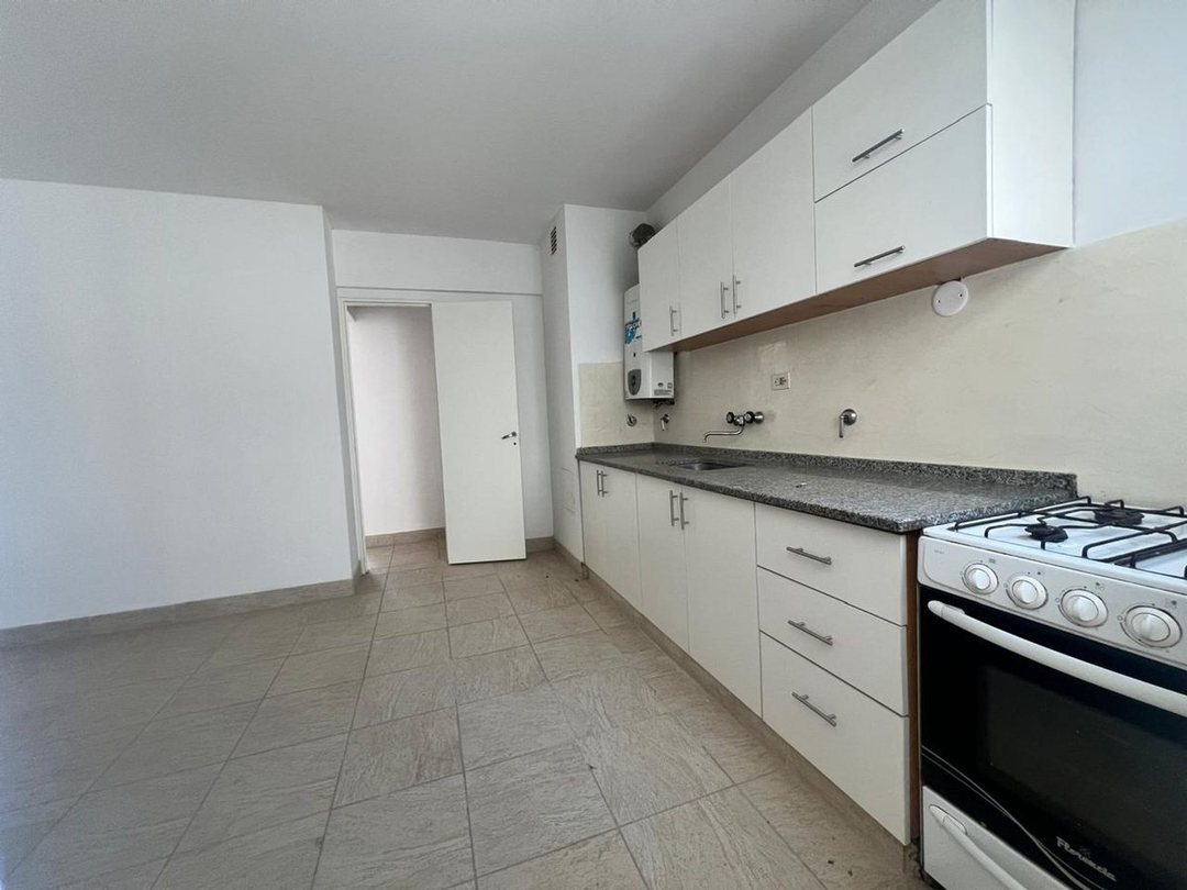 EN VENTA DEPARTAMENTO TRES DORMITORIOS ZONA CENTRO