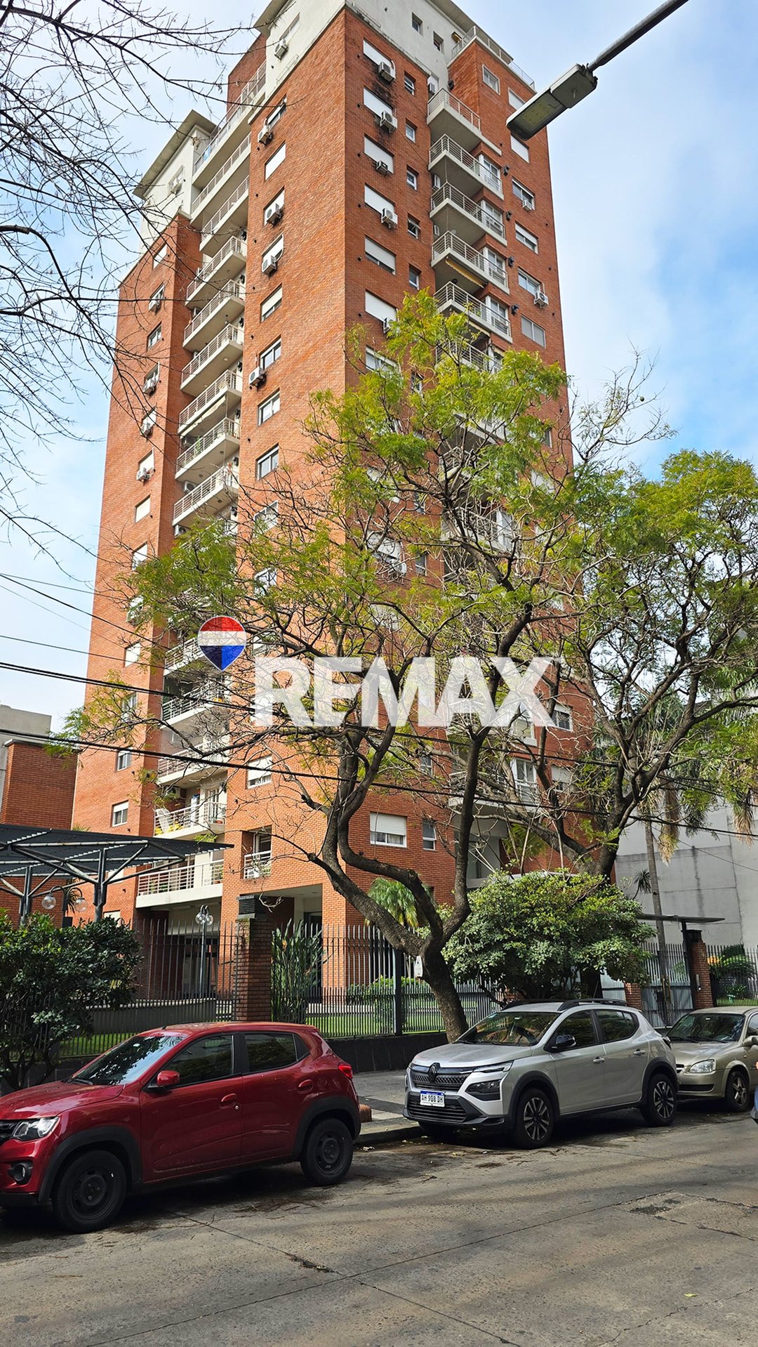 VENTA DEPTO. 2 AMB. C/COCHERA Y BALCON - FLORES