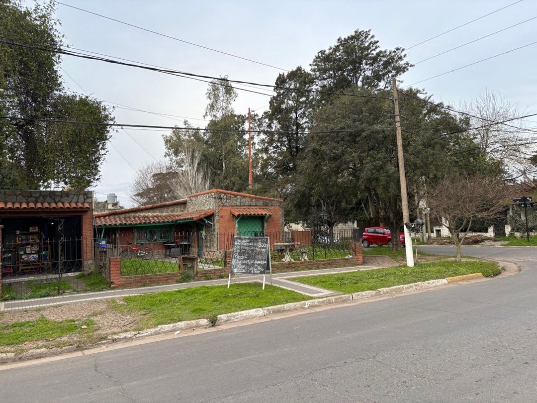 LOTE ESQUINA EXCELENTE UBICACIÓN  IDEAL INVERSOR