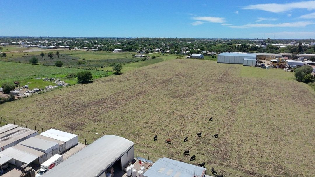 VENTA MACIZO APTO DESARROLLO ZONA OESTE