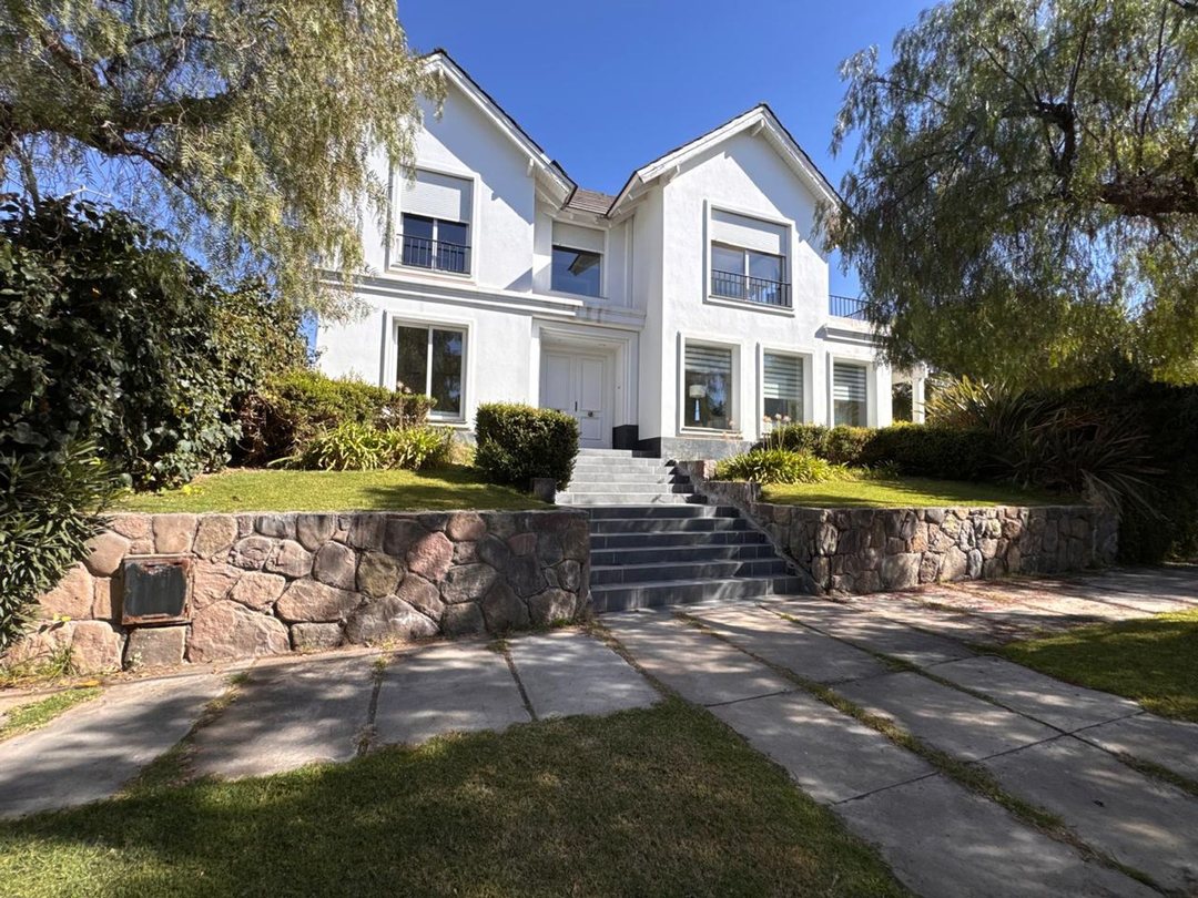 Venta casa B° Dalvian Ciudad Mendoza