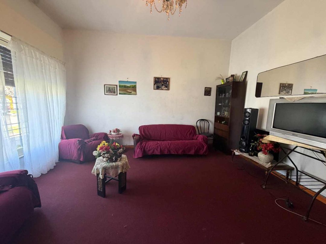 Casa con salida a dos calles en Banfield