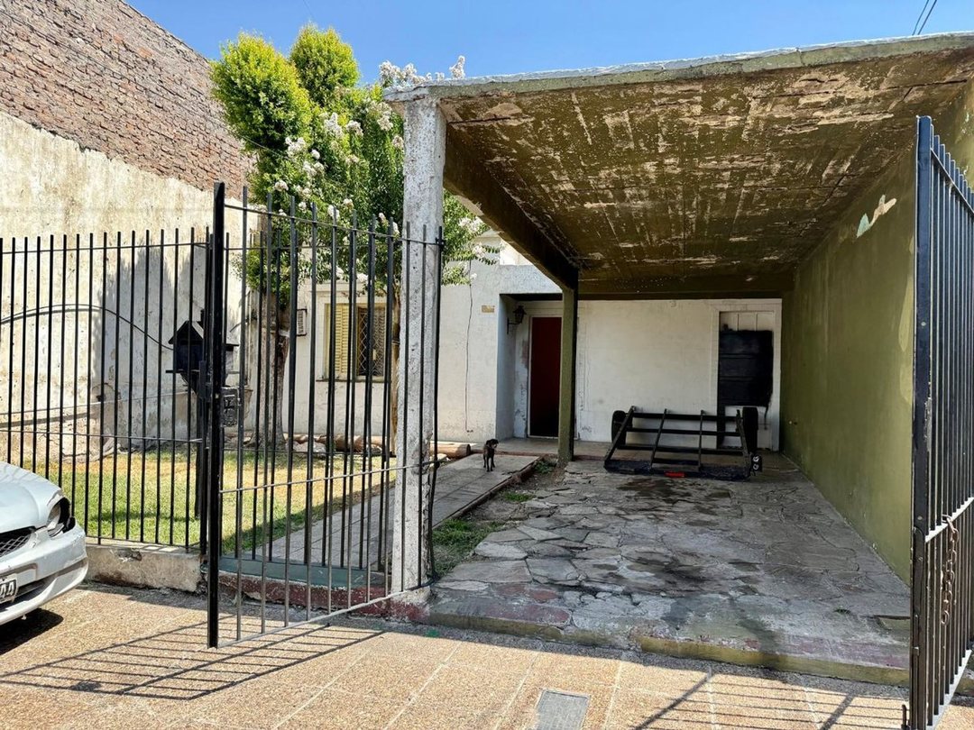 Venta casa a reciclar. Fondo libre. APTO CRÉDITO!