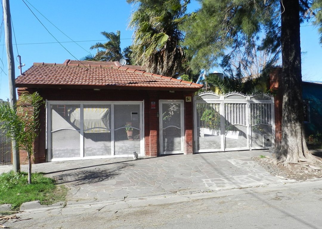VENTA CASA 5 AMB. + DEPTO EN HURLINGHAM