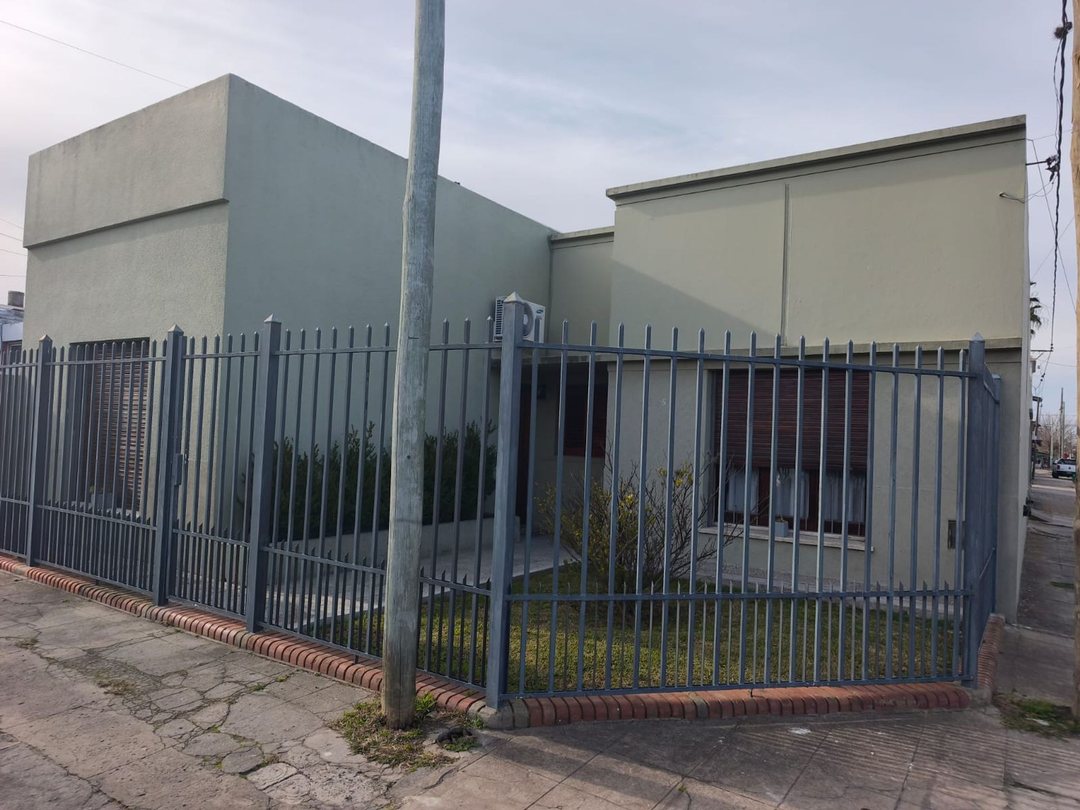 Casa de 3 dormitorios en venta Berisso