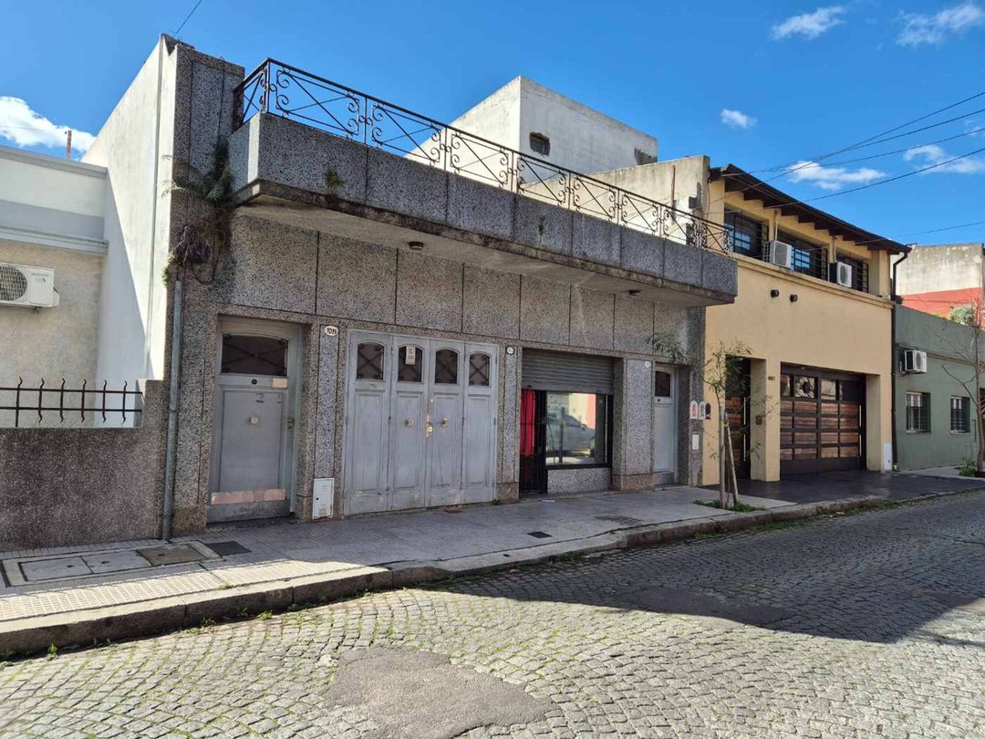 VENTA CASA 4 AMBIENTES TERRAZA COCHERA PARQUE CHAS