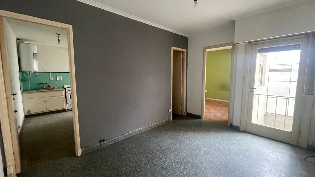 DEPTO 2 AMB PISO 1 POR ESCALERA EN FLORES