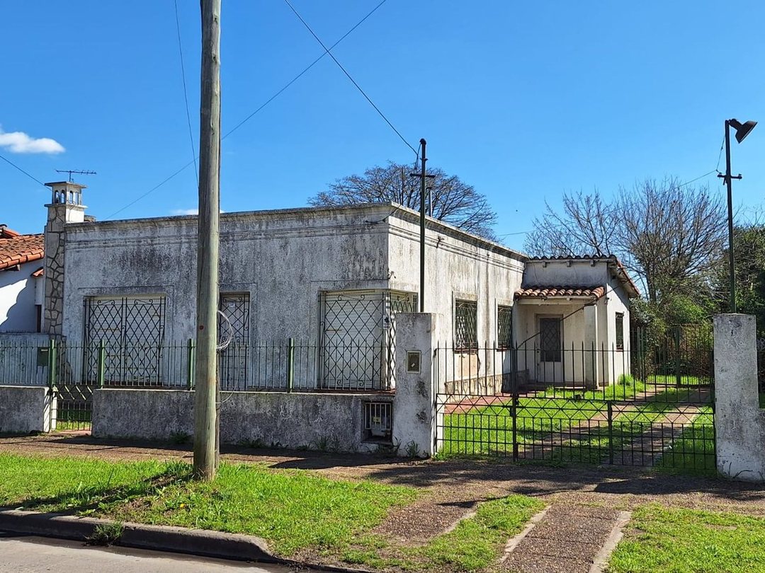 CASA 3 AMBIENTES VENTA  BURZACO  JARDIN RECICLAR