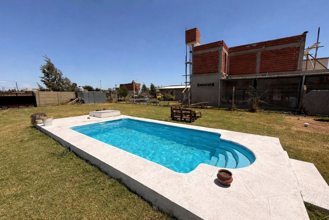 CASA QUINTA EN MÁXIMO PAZ CON PISCINA Y QUINCHO