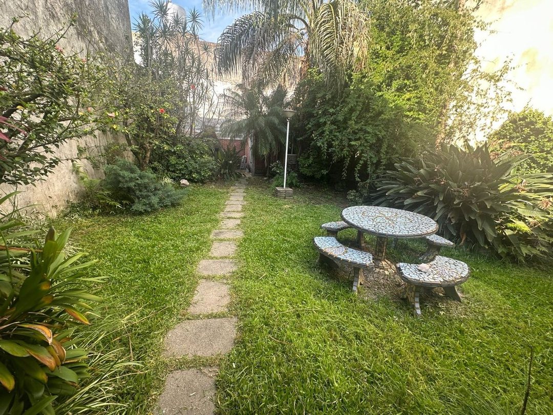 VENTA Casa 4 ambientes con Jardin