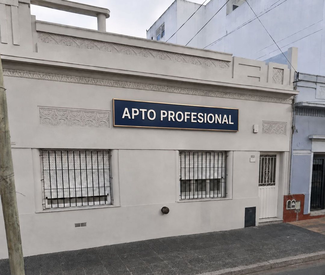 ALQUILER CASA FRENTE AL SANATORIO TRINIDAD QUILMES