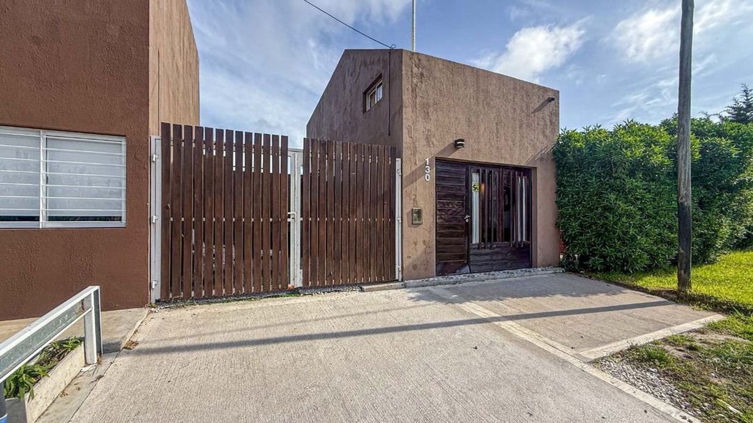 ALQUILER Casa duplex 3 ambientes Faro con cochera