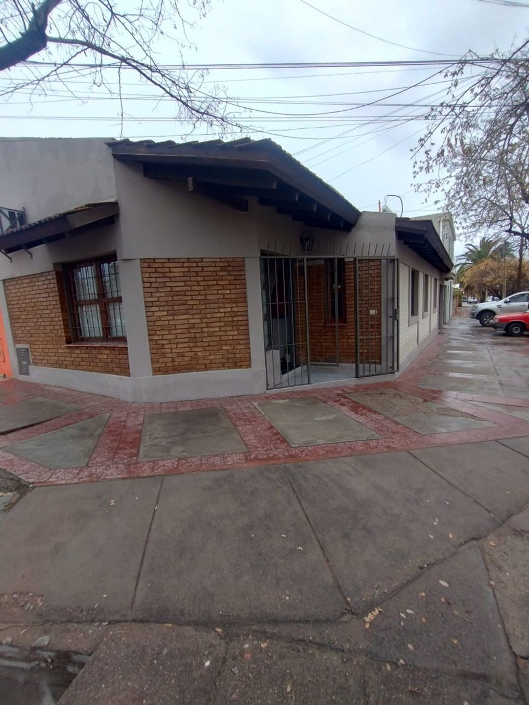 Hermosa casa esquina en venta, Godoy Cruz