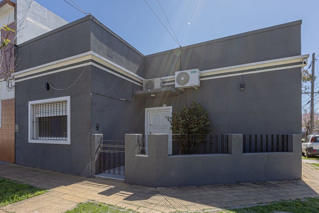 VENTA CASA EN CIUDAD JARDIN 3 AMB - PERMUTA