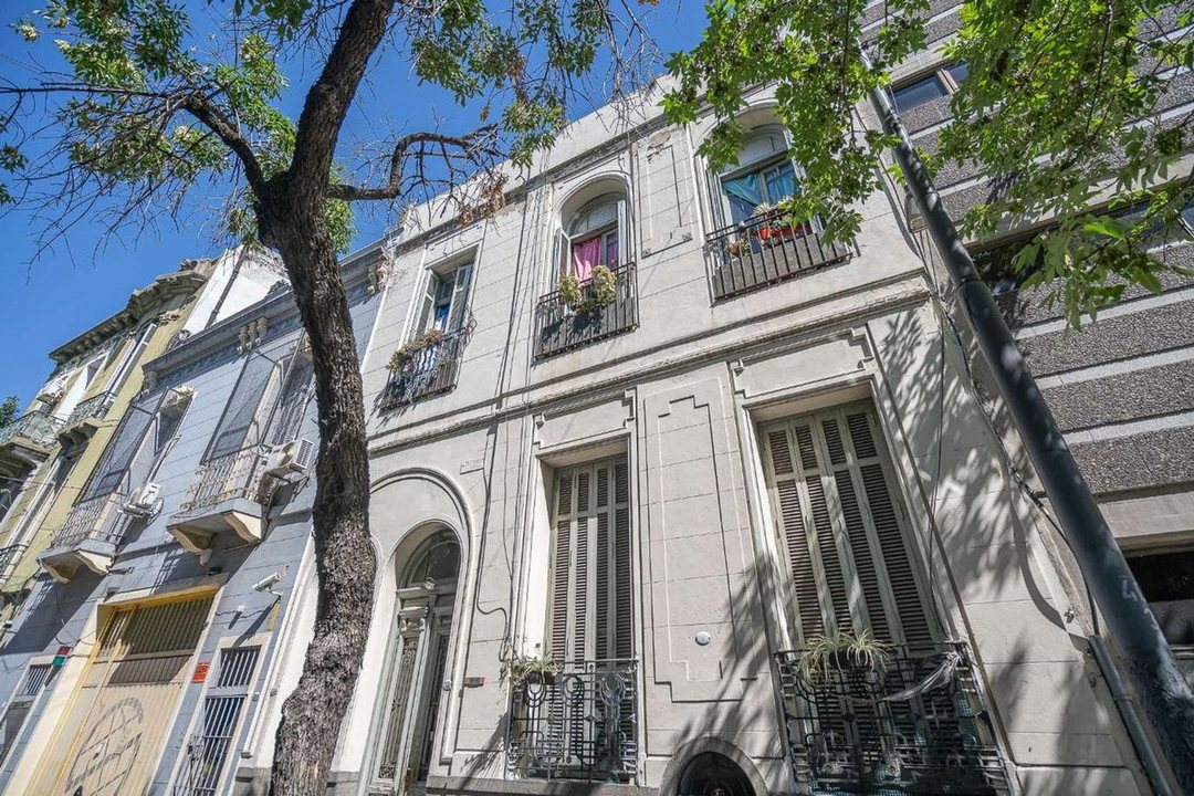 VENTA EDIFICIO DE 17 AMBIENTES EN BALVANERA